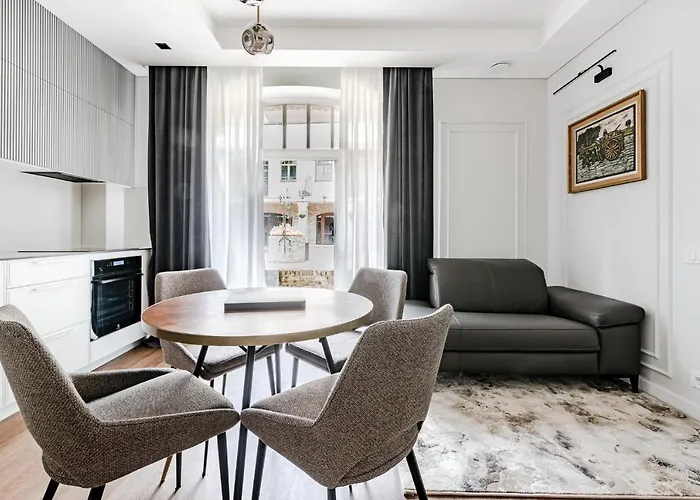 Luxurious Apartment In Vilnius Old Town By Reside Baltic